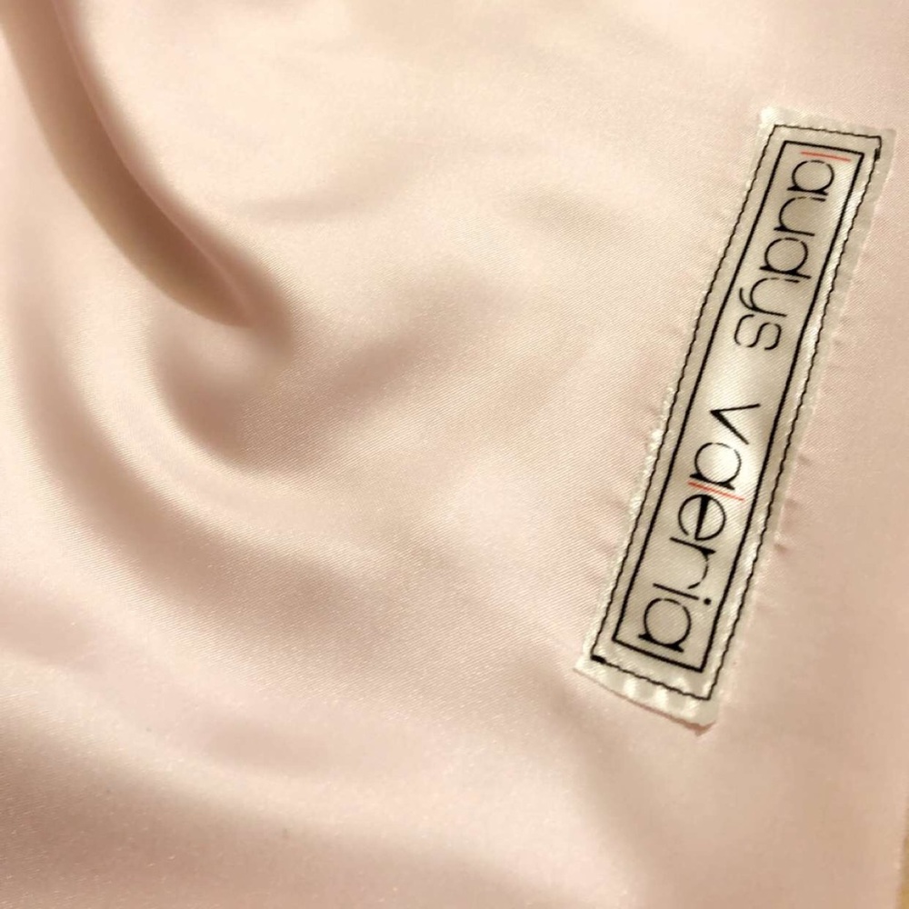 Floral dress with front chest detail and open back - Picture 4 of 4